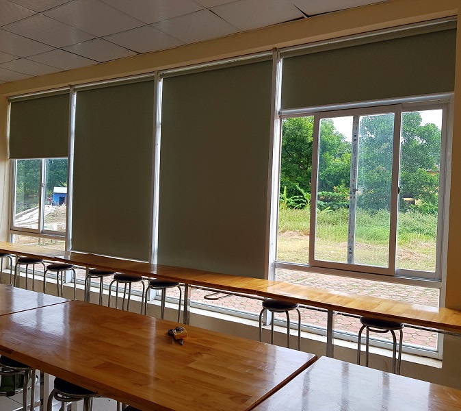 Rèm cuốn chống nắng cửa kính