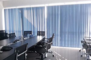 Rèm lá dọc –  Giải pháp tối ưu cho không gian văn phòng hiện đại