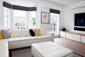 Phòng khách thêm hiện đại với các kiểu rèm cửa sổ đơn giản