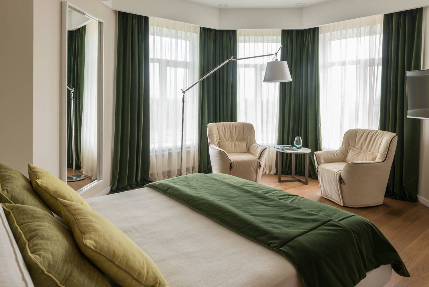 Trang trí nội thất khách sạn bằng rèm voan