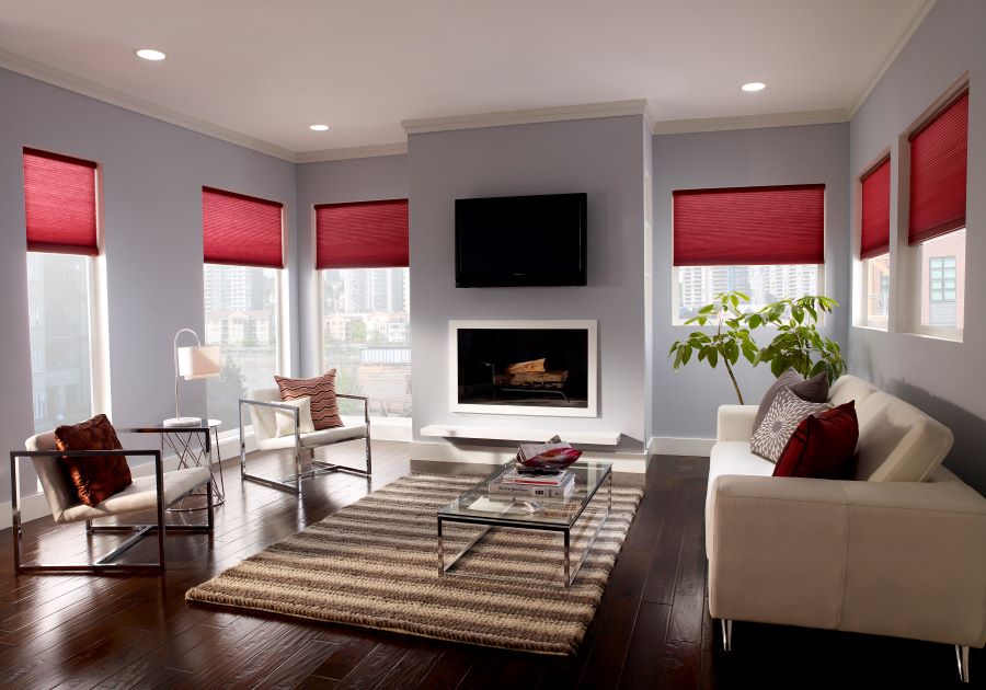 Rèm cửa đỏ giúp chống nắng, che chắn và tạo sự riêng tư cần thiết