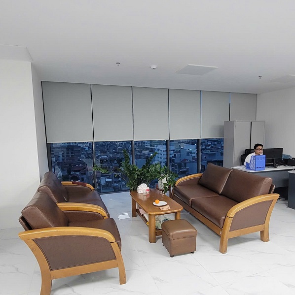Lắp Đặt Rèm Cuốn Cản Nắng Cửa Sổ Học Viện Hậu Cần Tại Phường Bồ Đề, Hà Nội 1 Lắp đặt rèm cuốn cản sáng cửa kính